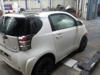 Toyota iQ iQ Hatchback 3-drs 1.0 12V VVT-i (1KR-FE) [50kW]  (01-2009/12-2015) picture 3