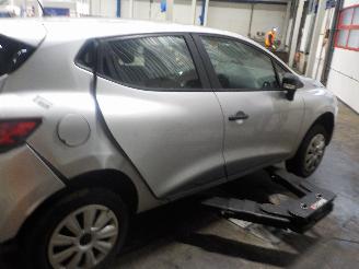 Renault Clio Clio IV (5R) Hatchback 5-drs 0.9 Energy TCE 90 12V (H4B-408(H4B-B4)) [=
66kW]  (11-2012/08-2021) picture 3
