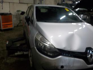 Renault Clio Clio IV (5R) Hatchback 5-drs 0.9 Energy TCE 90 12V (H4B-408(H4B-B4)) [=
66kW]  (11-2012/08-2021) picture 2