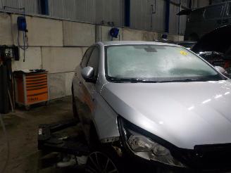 Peugeot 308 308 (L3/L8/LB/LH/LP) Hatchback 5-drs 1.2 12V e-THP PureTech 110 (EB2DT=
(HNZ)) [81kW]  (11-2013/06-2021) picture 2
