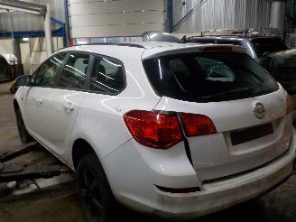 Opel Astra Astra J Sports Tourer (PD8/PE8/PF8) Combi 1.4 16V ecoFLEX (A14XER(Euro=
 5)) [74kW]  (10-2010/10-2015) picture 4