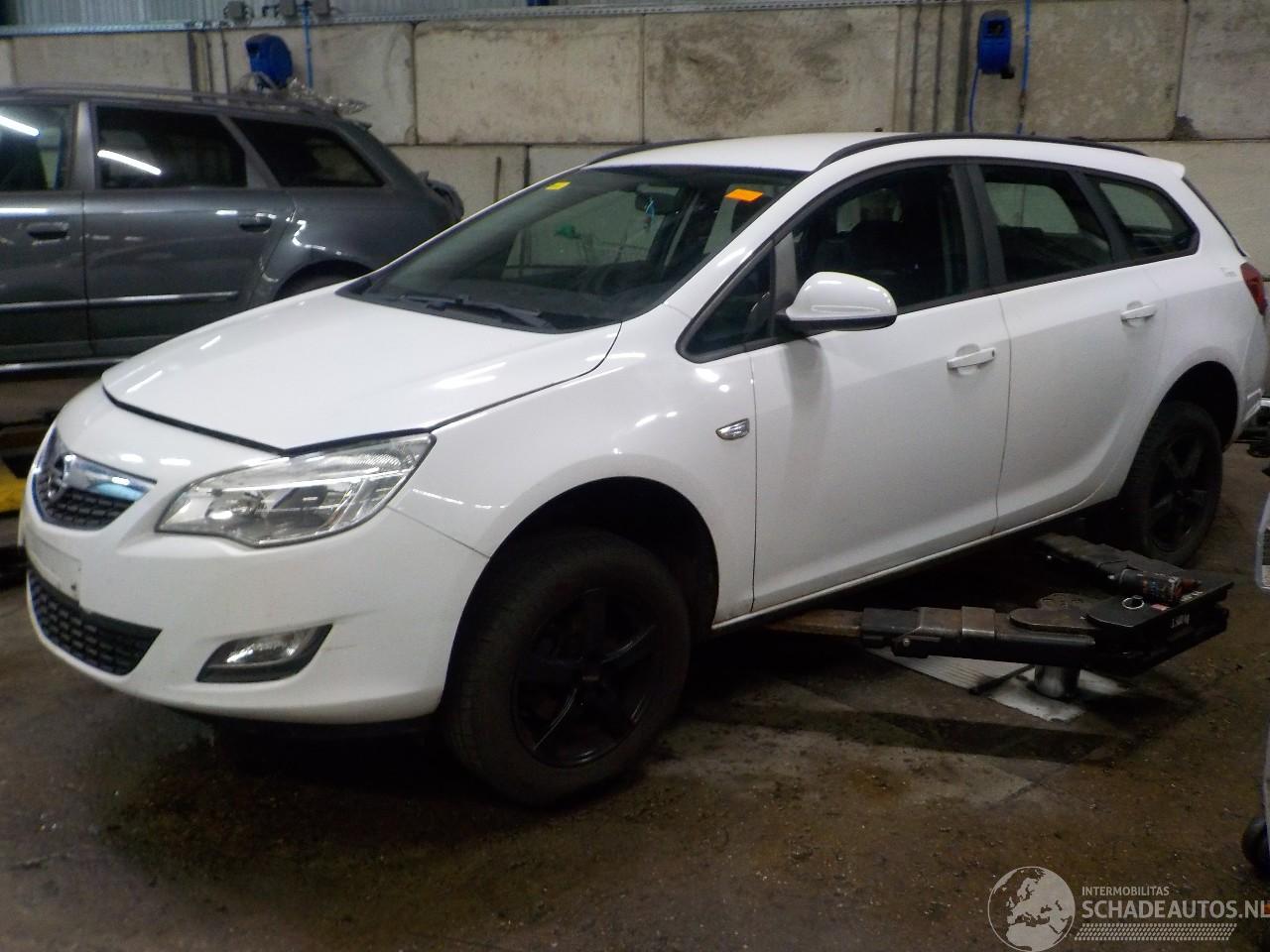 Opel Astra Astra J Sports Tourer (PD8/PE8/PF8) Combi 1.4 16V ecoFLEX (A14XER(Euro=
 5)) [74kW]  (10-2010/10-2015)