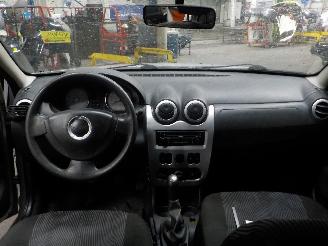 Dacia Sandero Sandero I (BS) Hatchback 1.2 16V (D4F-732(D4F-F7)) [55kW]  (11-2008/12=
-2012) picture 5