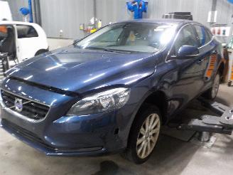 Damaged car Volvo V-40 V40 (MV) 1.6 D2 (D4162T) [84kW]  (03-2012/12-2016) 2015/2