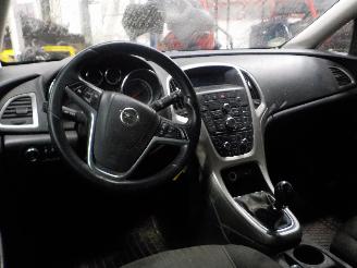 Opel Astra Astra J Sports Tourer Combi 1.6 Turbo 16V (A16LET) [132kW]  (10-2010/0=
4-2016) picture 5