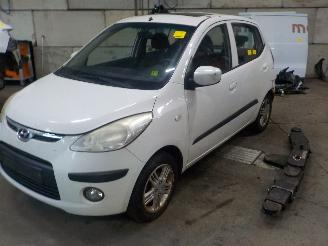 krockskadad bil auto Hyundai I-10 i10 Hatchback 1.1i 12V (G4HG) [49kW]  (01-2008/03-2011) 2008