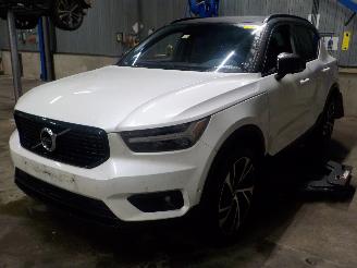 Damaged car Volvo XC40 XC40 (XZ) 2.0 T4 Geartronic 16V (B4204T47) [140kW]  (09-2018/12-2021) 2020
