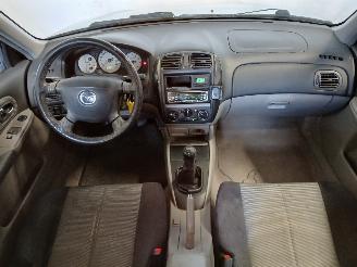 Mazda 323 323 (BJ12) Sedan 1.6 16V (ZM) [74kW]  (01-2001/09-2003) picture 10