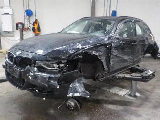 skadebil auto BMW 3-serie 3 serie Touring (F31) Combi 330d 3.0 24V (N57-D30A) [190kW]  (07-2012/=
06-2019) 2014