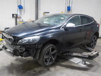 Damaged car Volvo V-40 V40 (MV) 2.0 D4 16V (D4204T14) [140kW]  (05-2014/08-2019) 2013