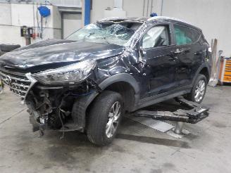 Salvage car Hyundai Tucson Tucson (TL) SUV 1.6 T-GDi 16V 2WD (G4FJ) [130kW]  (06-2015/05-2023) 2018/3
