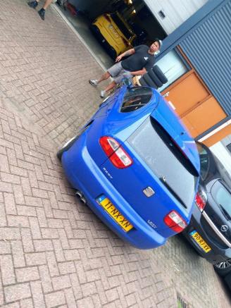 Seat Leon Leon (1M1) Hatchback 5-drs 2.8 V6 24V Cupra 4 (BDE) [150kW]  (02-2001/=
06-2006) picture 4