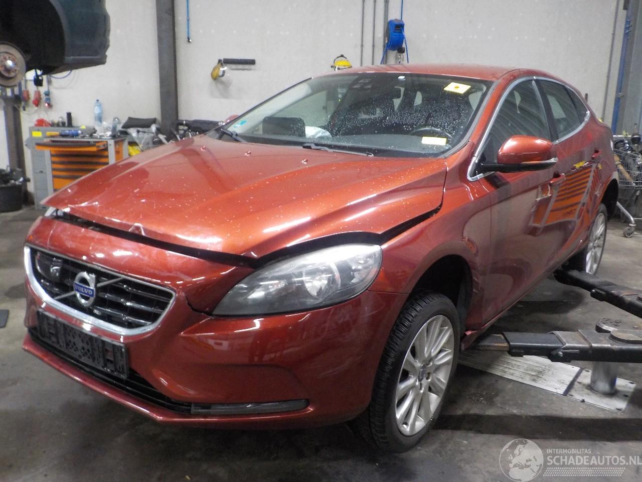 Volvo V-40 V40 (MV) Hatchback 5-drs 1.6 T3 GTDi 16V (B4164T3(Euro 5)) [110kW]  (0=
3-2012/12-2016)
