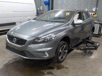 demontáž osobní automobily Volvo V-40 V40 (MV) Hatchback 5-drs 2.0 D2 16V (D4204T8(Euro 6b)) [88kW]  (02-201=
5/08-2019) 2015/0