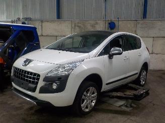 Damaged car Peugeot 3008 3008 I (0U/HU) MPV 1.6 16V THP 155 (EP6CDT(5FV)) [115kW]  (06-2009/08-=
2016) 2011