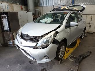 Auto da rottamare Toyota Yaris Yaris III (P13) Hatchback 1.5 16V Hybrid (1NZ-FXE) [74kW]  (03-2012/09=
-2020) 2013
