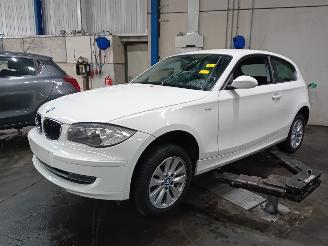 Démontage voiture BMW 1-serie 1 serie (E81) Hatchback 3-drs 118i 16V (N43-B20A) [105kW]  (09-2006/12=
-2011) 2009