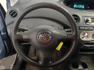 Toyota Yaris Yaris (P1) Hatchback 1.3 16V VVT-i (2SZFE) [64kW]  (04-2002/09-2005) picture 17