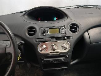 Toyota Yaris Yaris (P1) Hatchback 1.3 16V VVT-i (2SZFE) [64kW]  (04-2002/09-2005) picture 16