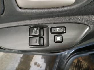 Toyota Yaris Yaris (P1) Hatchback 1.3 16V VVT-i (2SZFE) [64kW]  (04-2002/09-2005) picture 12