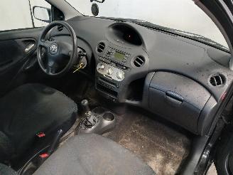 Toyota Yaris Yaris (P1) Hatchback 1.3 16V VVT-i (2SZFE) [64kW]  (04-2002/09-2005) picture 8