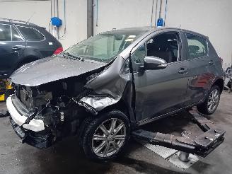 Auto da rottamare Toyota Yaris Yaris III (P13) Hatchback 1.33 16V Dual VVT-I (1NRFE) [73kW]  (09-2011=
/09-2020) 2012/3