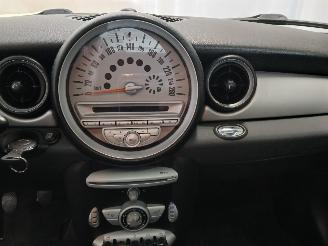 Mini Mini Mini (R56) Hatchback 1.4 16V One (N12-B14A) [70kW]  (11-2006/03-2010) picture 15