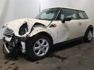 Mini Mini Mini (R56) Hatchback 1.4 16V One (N12-B14A) [70kW]  (11-2006/03-2010) picture 3