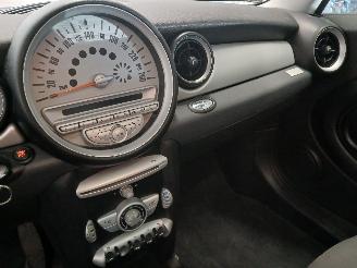 Mini Mini Mini (R56) Hatchback 1.4 16V One (N12-B14A) [70kW]  (11-2006/03-2010) picture 14