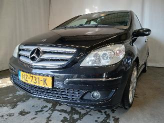 Vaurioauto  passenger cars Mercedes B-klasse B (W245) Hatchback 2.0 B-200 16V (M266.960) [100kW]  (03-2005/11-2011)= 2008/2