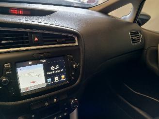 Kia Cee d Cee'd Sportswagon (JDC5) Combi 1.0i T-GDi 12V 120 (G3LC) [88kW]  (07-2=
015/12-2018) picture 14