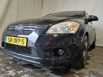 Damaged car Kia Cee d Cee'd Sporty Wagon (EDF) Combi 1.4 16V (G4FA) [80kW]  (09-2007/12-2012=
) 2009/8