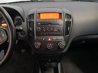 Kia Cee d Cee'd Sporty Wagon (EDF) Combi 1.4 16V (G4FA) [80kW]  (09-2007/12-2012=
) picture 14
