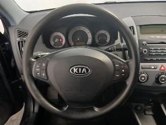 Kia Cee d Cee'd Sporty Wagon (EDF) Combi 1.4 16V (G4FA) [80kW]  (09-2007/12-2012=
) picture 18