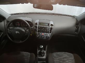 Kia Cee d Cee'd Sporty Wagon (EDF) Combi 1.4 16V (G4FA) [80kW]  (09-2007/12-2012=
) picture 11