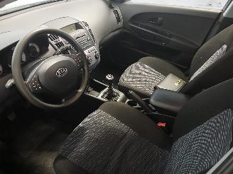 Kia Cee d Cee'd Sporty Wagon (EDF) Combi 1.4 16V (G4FA) [80kW]  (09-2007/12-2012=
) picture 12