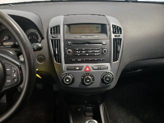Kia Cee d Cee'd Sporty Wagon (EDF) Combi 1.4 16V (G4FA) [80kW]  (09-2007/12-2012=
) picture 17