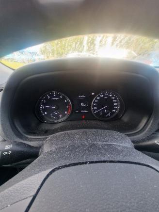 Hyundai I-30 i30 Wagon (PDEF5) Combi 1.0 T-GDI 12V (G3LC) [88kW]  (03-2017/...) picture 2