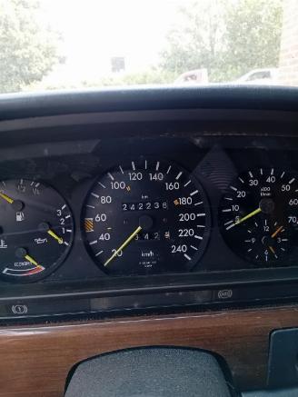 Mercedes S-klasse S (W126) Sedan 500 SE,SEL (M117.961) [177kW]  (12-1979/08-1985) picture 2