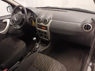Dacia Sandero Sandero I (BS) Hatchback 1.2 16V (D4F-732(D4F-F7)) [55kW]  (11-2008/12=
-2012) picture 11