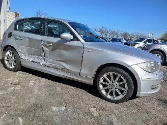 BMW 1-serie 1 serie (E87/87N) Hatchback 5-drs 116i 1.6 16V (N45-B16A) [85kW]  (06-=
2004/06-2011) picture 6