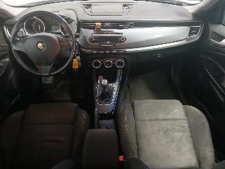 Alfa Romeo Giulietta Giulietta (940) Hatchback 1.6 JTDm 16V (940.A.3000) [77kW]  (04-2010/0=
2-2016) picture 10
