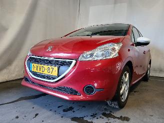 Auto incidentate Peugeot 208 208 I (CA/CC/CK/CL) Hatchback 1.0 Vti 12V PureTech (EB0(ZMZ)) [50kW]  =
(03-2012/12-2019) 2014/10
