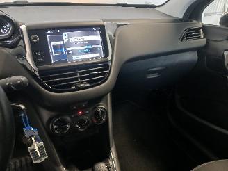 Peugeot 208 208 I (CA/CC/CK/CL) Hatchback 1.2 Vti 12V PureTech 82 (EB2F(HMZ)) [60k=
W]  (03-2012/12-2019) picture 17