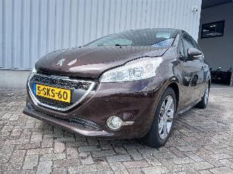 skadebil auto Peugeot 208 208 I (CA/CC/CK/CL) Hatchback 1.6 Vti 16V (EP6C(5FS)) [88kW]  (03-2012=
/12-2019) 2013/10