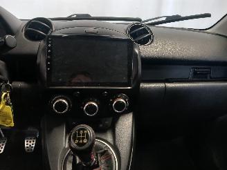 Mazda 2 2 (DE) Hatchback 1.3 16V S-VT (ZJ46) [55kW]  (10-2007/06-2015) picture 13