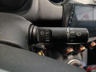 Mazda 2 2 (DE) Hatchback 1.3 16V S-VT (ZJ46) [55kW]  (10-2007/06-2015) picture 11
