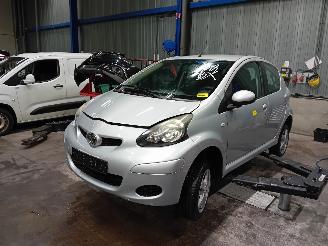 Coche siniestrado Toyota Aygo Aygo (B10) Hatchback 1.0 12V VVT-i (1KR-FE) [50kW]  (07-2005/05-2014) 2010/0