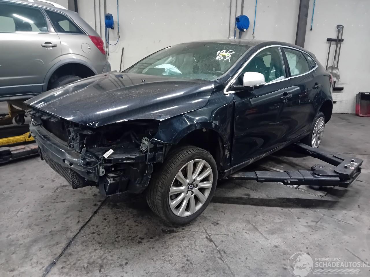 Volvo V-40 V40 (MV) Hatchback 5-drs 2.0 D4 16V (D4204T14) [140kW]  (05-2014/08-20=
19)