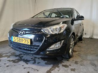 Vaurioauto  passenger cars Hyundai I-20 i20 Hatchback 1.2i 16V (G4LA) [63kW]  (03-2012/12-2015) 2014/2